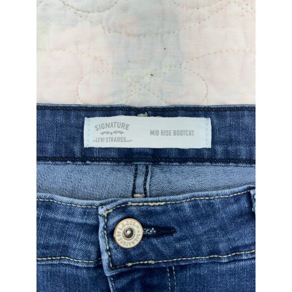 Women’s Levi mid rise, boot cut jeans 34X32 (18) - Picture 2 of 10